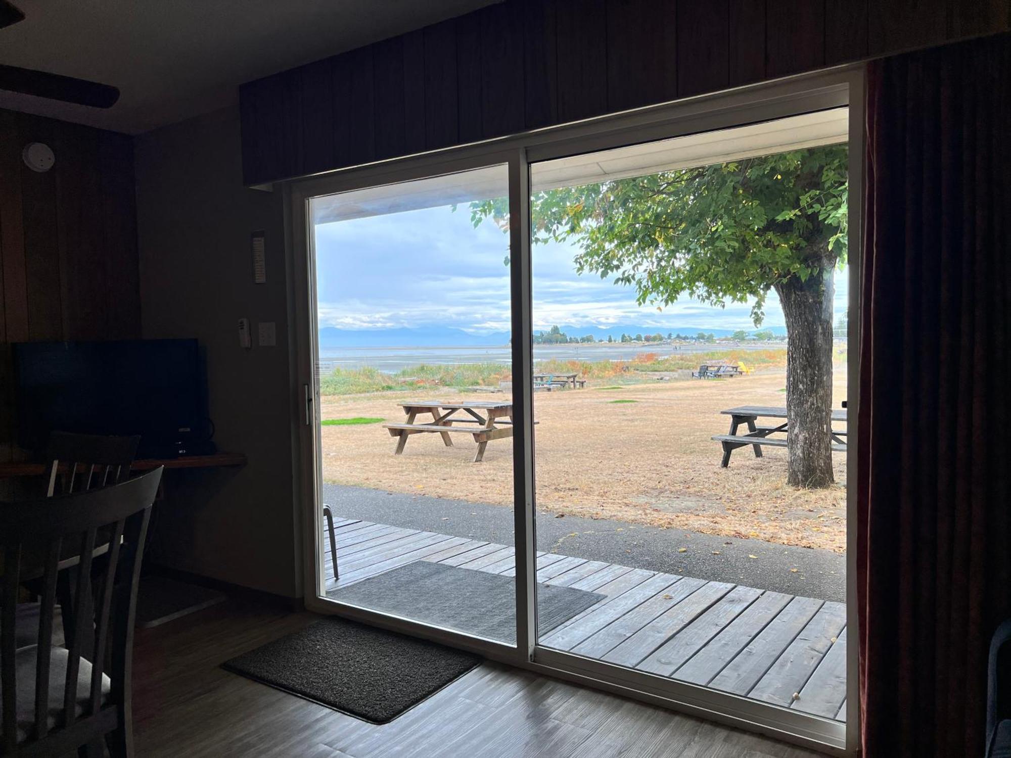 Sea Edge Motel Parksville Eksteriør billede